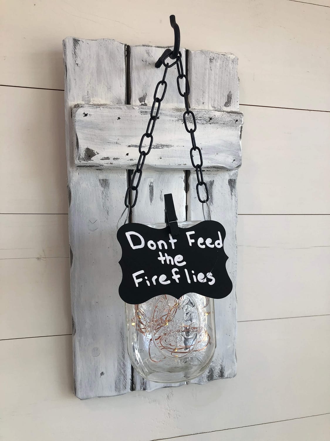 Don't feed the fireflies sign