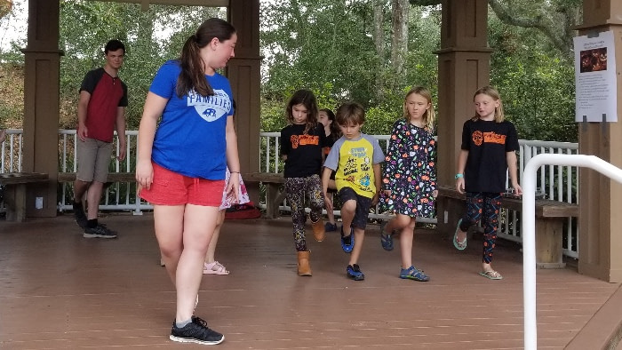 The Ultimate Guide on How to Make Money on the Road - Fulltime Families