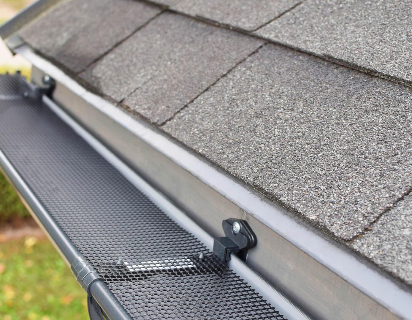 installed roof gutter guard