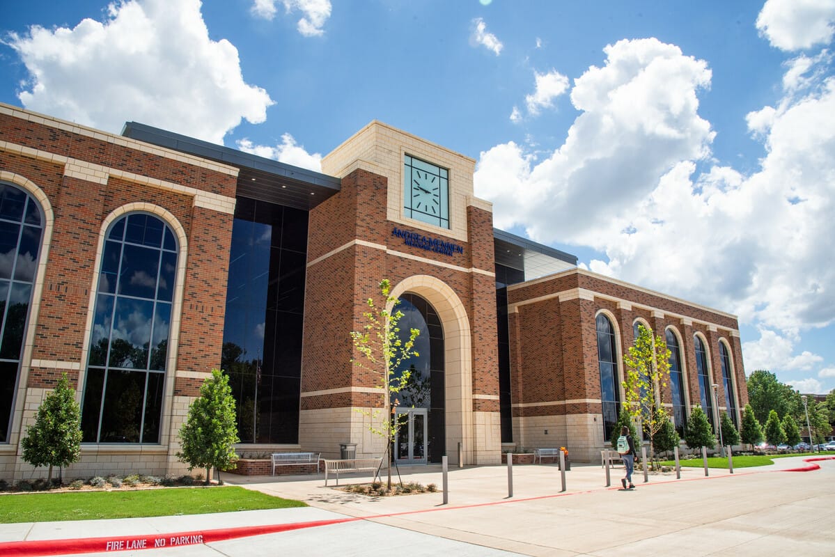Exterior of Andrea-Mennen Welcome Center at Collin College McKinney Campus