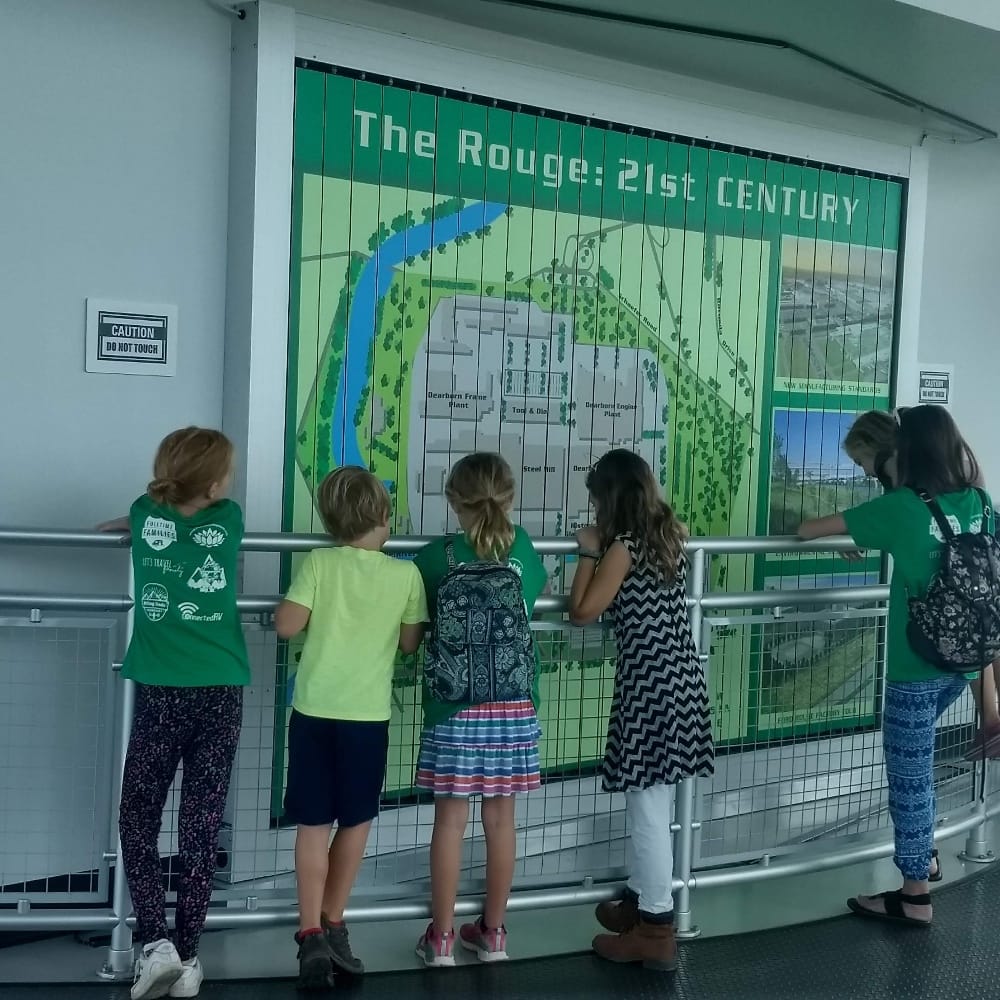 Kids looking at a map during a Homeschool Tour | Roadschool Field Trip