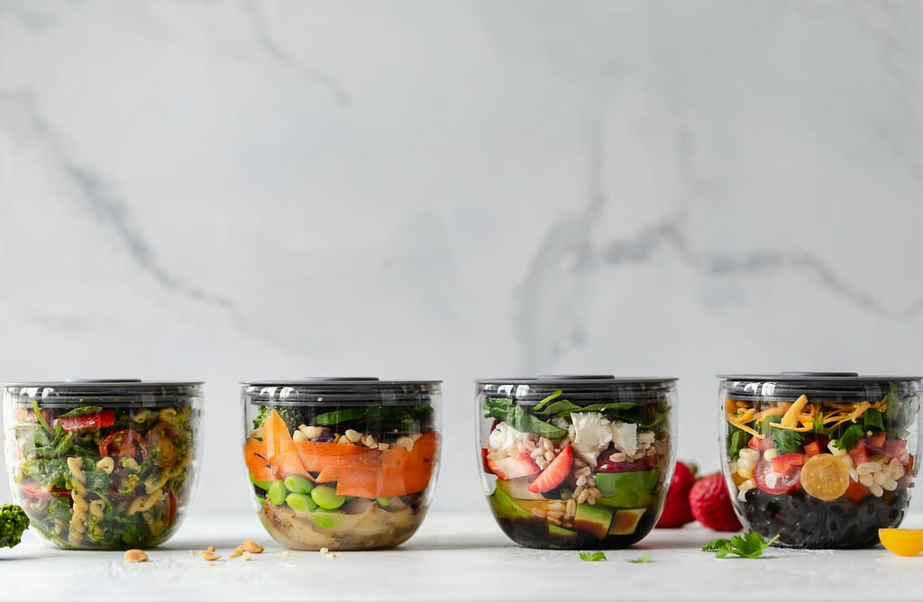 Lunches packed in reusable containers: the perfect options for eating healthy on the road