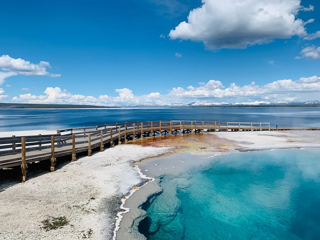 Yellowstone Things to do: West Thumb Geyser Basin