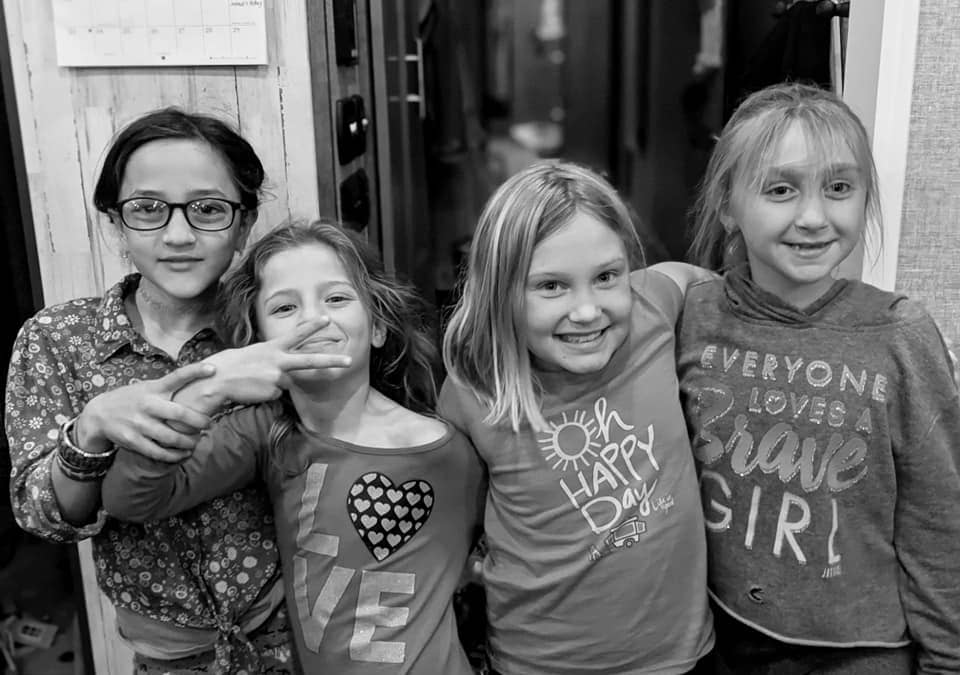 The Fulltime Families Explorers Are Good Friends